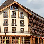 Hotel Szymbark فندق