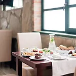 فندق Hotel Szymbark 3*