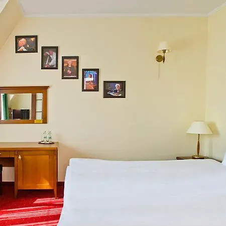 מלון Hotel Szymbark