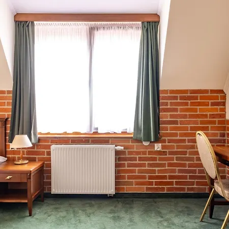 Hotel Szymbark فندق