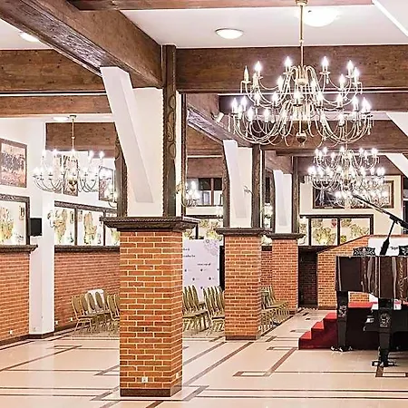 מלון Hotel Szymbark 3*